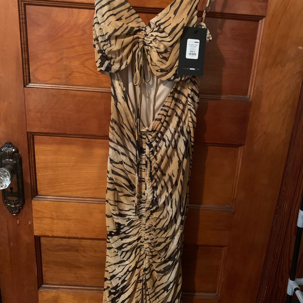Fashionnova  brand new brown print midi dress with tag